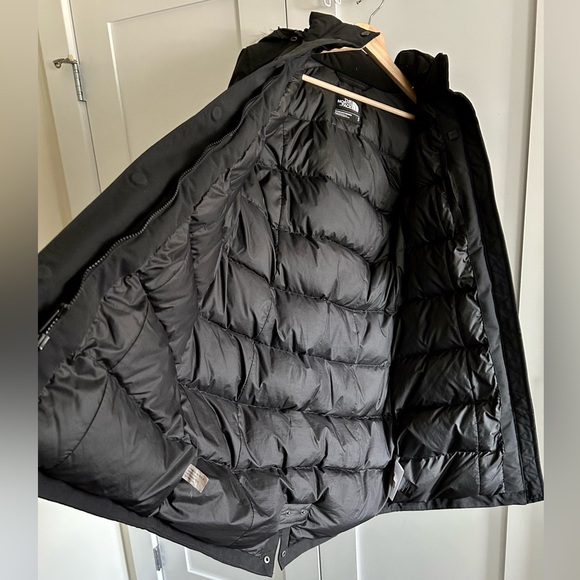 The North Face Woman Parka - Picture 3 of 11